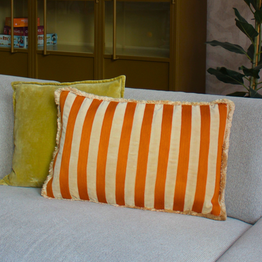 PRE-ORDER Kotabo sierkussen strepen met franjes – 40 x 60 cm – Oatmeal orange