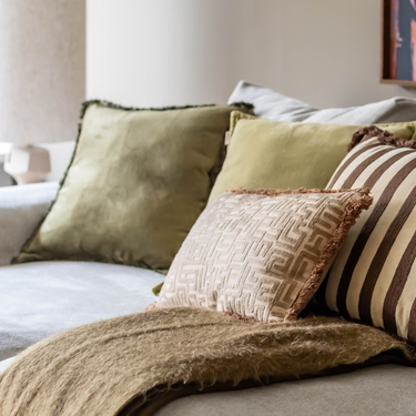 Kotabo sierkussenset Clarissa – Set van 4 kussens – Chocolate Chic, Perfect Pistache, Olive Oasis & Bold Beige