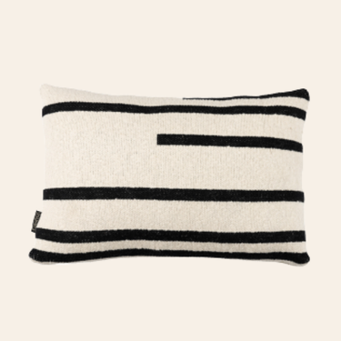 Lifestyle home collection - OLEY sierkussen wit met zwarte lijnen – 60 x 40 cm
