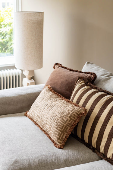 Kotabo sierkussen strepen met franjes – 40 x 60 cm – Chocolate chic
