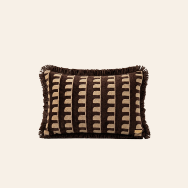 Kotabo sierkussen bruin met palissade print en franjes – 30 x 50 cm – Chocolate Chic & Butter Beige